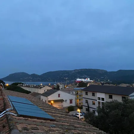 Appartement Spacieux Et Lumineux Situe Sur Le Port 4 A 6 Personnes *